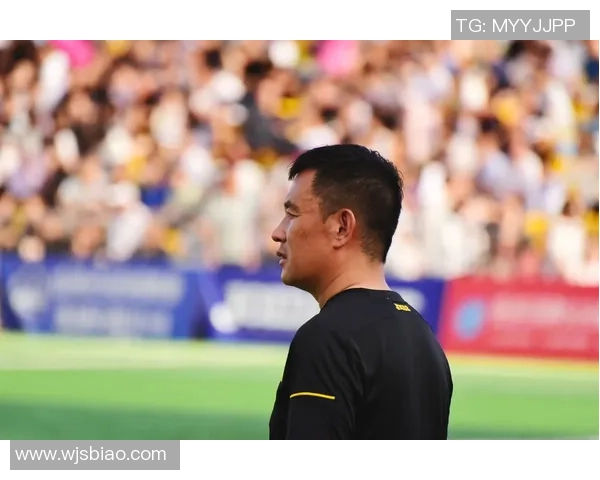 中国足球球星带球突破技艺精彩纷呈 揭秘场上晃人技巧与精彩瞬间