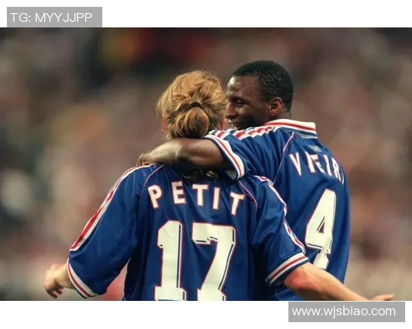 传奇后卫托尼亚当斯的足球生涯与个人成就深度解析