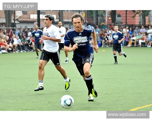 旺字足球球星的辉煌历程与场上风采解析 旺字足球球星的辉煌历程与场上风采解析