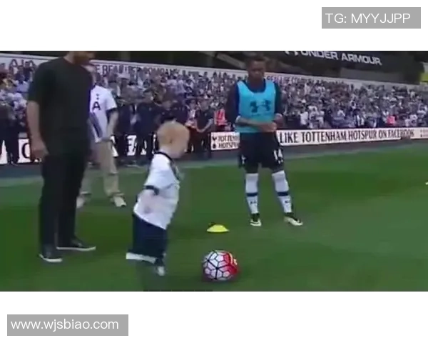 头发一撮毛的足球球星如何凭借独特魅力征服世界足坛与球迷心灵