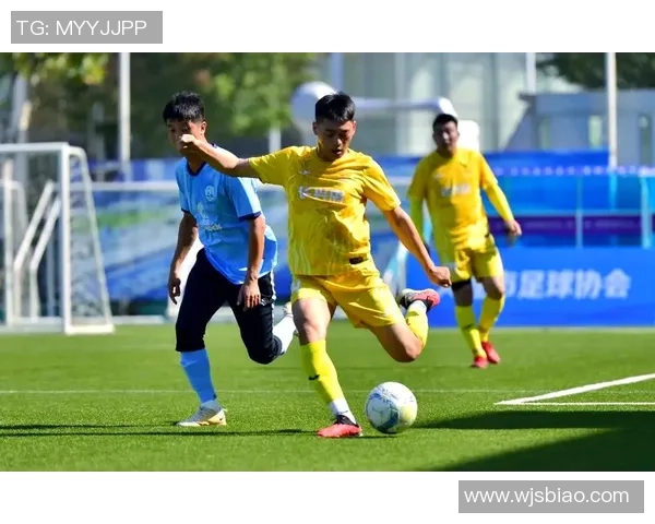 足球巨星赛前热身瞬间集锦展现力量速度与优雅结合 足球巨星赛前热身瞬间集锦展现力量速度与优雅结合